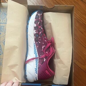 NWT Brooks Adrenaline GTS 22 W’s 9.5